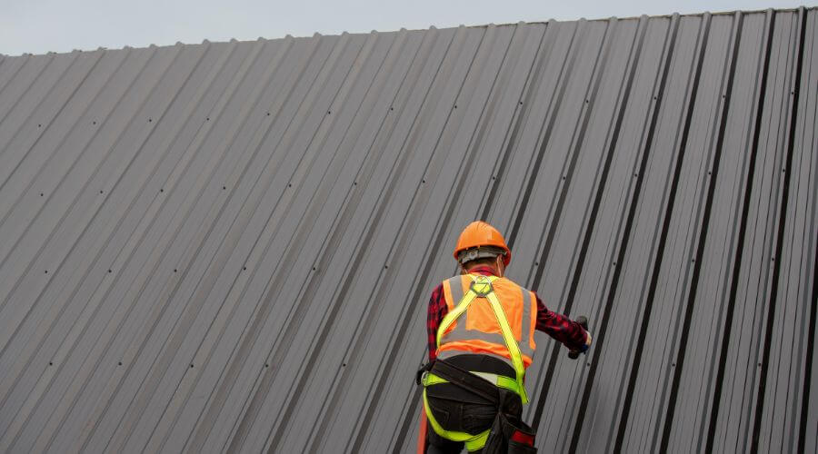 Professional gutter cleaning in Roberts, IL